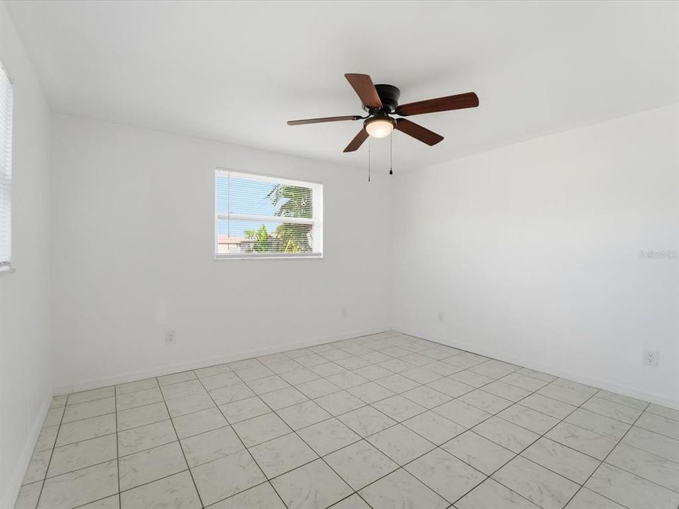 На продажу: $245,000 (2 спален, 2 ванн, 1257 Квадратных фут)