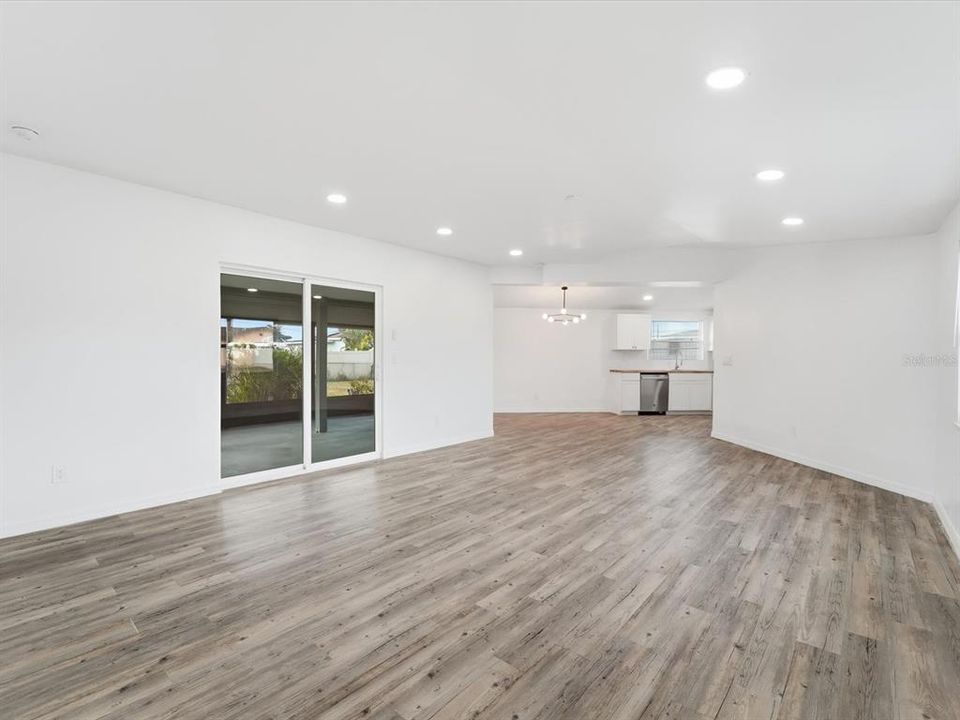 На продажу: $245,000 (2 спален, 2 ванн, 1257 Квадратных фут)