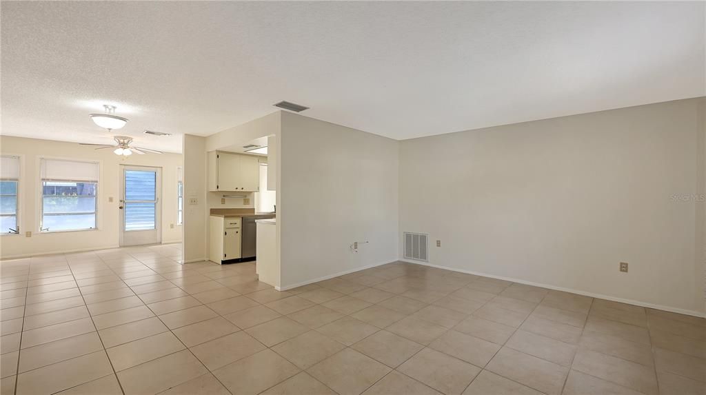 待售: $340,000 (2 贝兹, 2 浴室, 1183 平方英尺)