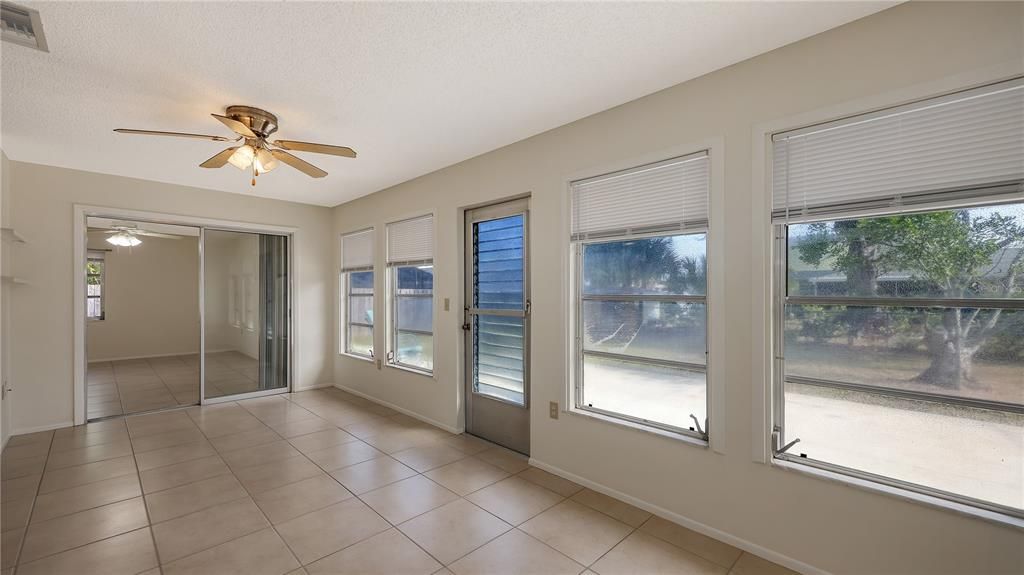 待售: $340,000 (2 贝兹, 2 浴室, 1183 平方英尺)