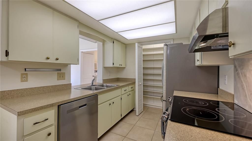 待售: $340,000 (2 贝兹, 2 浴室, 1183 平方英尺)