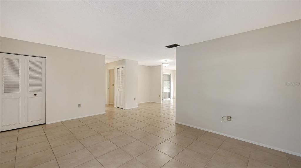 待售: $340,000 (2 贝兹, 2 浴室, 1183 平方英尺)