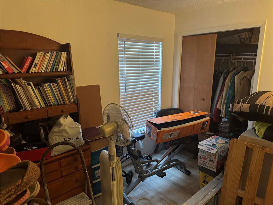 На продажу: $295,000 (4 спален, 2 ванн, 1300 Квадратных фут)