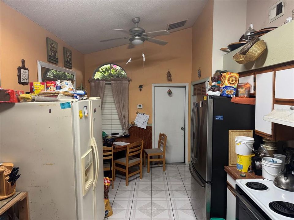 На продажу: $295,000 (4 спален, 2 ванн, 1300 Квадратных фут)