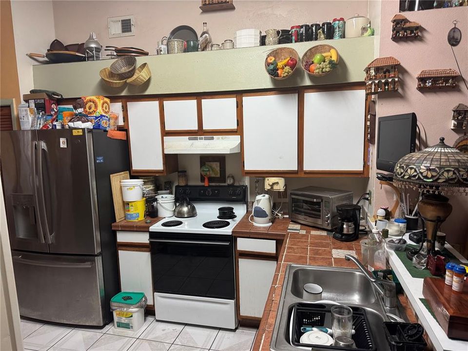 На продажу: $295,000 (4 спален, 2 ванн, 1300 Квадратных фут)