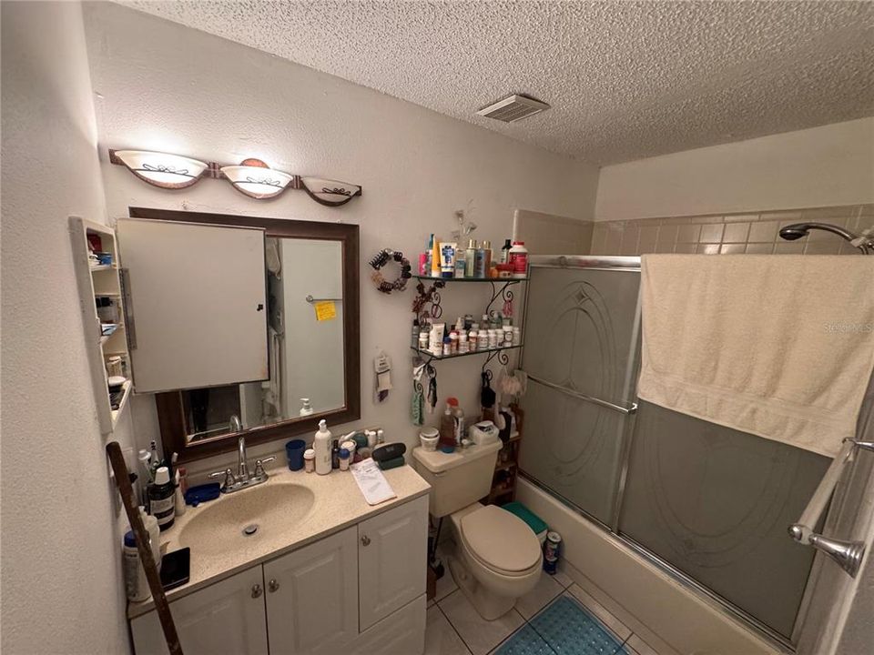 На продажу: $295,000 (4 спален, 2 ванн, 1300 Квадратных фут)