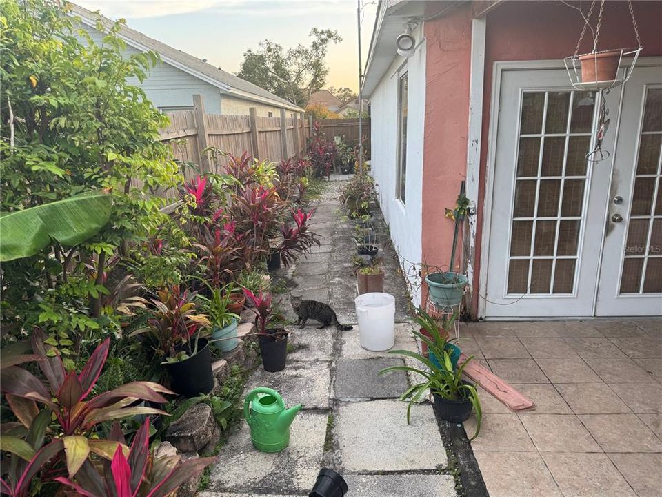 На продажу: $295,000 (4 спален, 2 ванн, 1300 Квадратных фут)