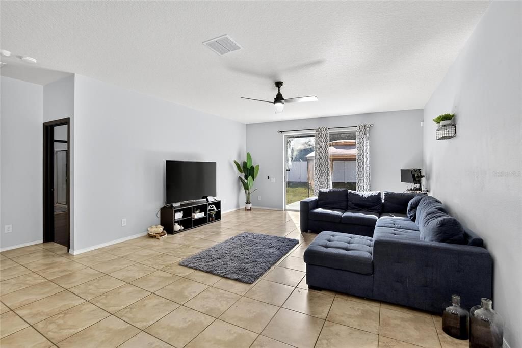 For Rent: $2,450 (3 beds, 2 baths, 2058 Square Feet)