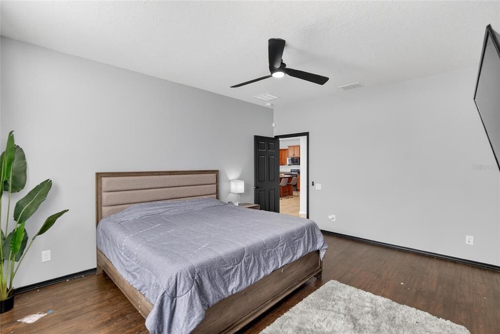 For Rent: $2,450 (3 beds, 2 baths, 2058 Square Feet)