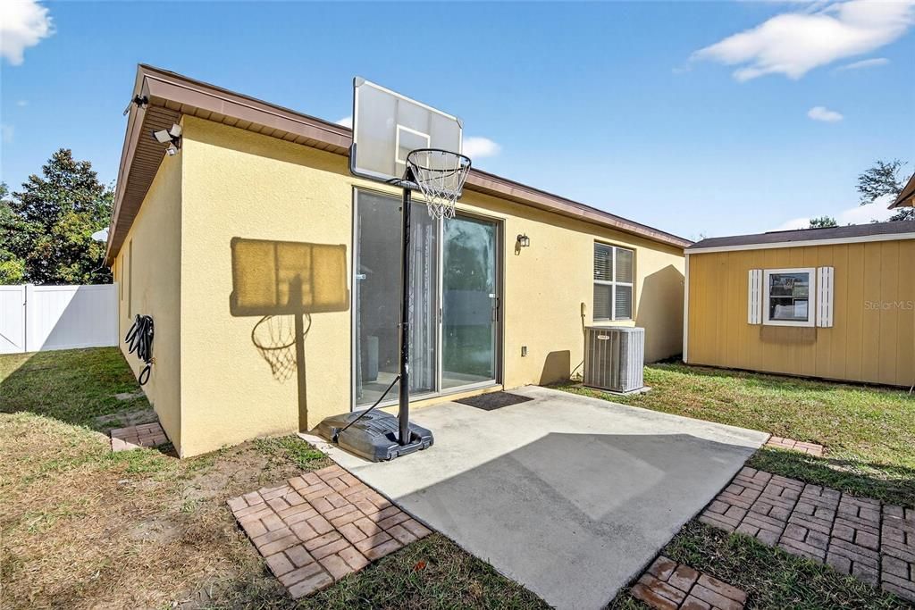 For Rent: $2,450 (3 beds, 2 baths, 2058 Square Feet)