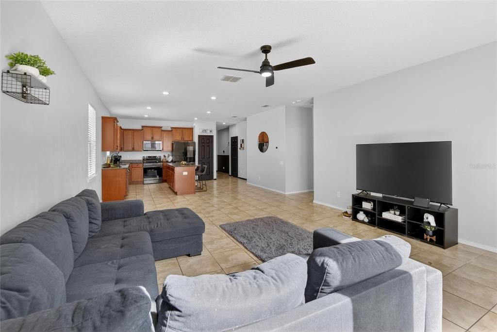 For Rent: $2,450 (3 beds, 2 baths, 2058 Square Feet)