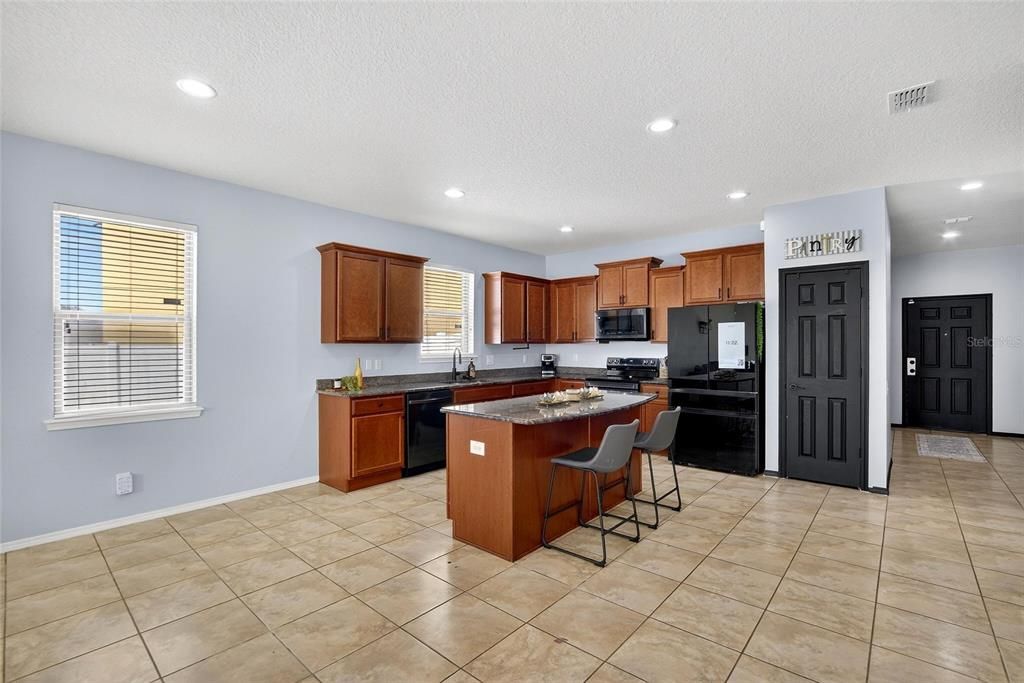 For Rent: $2,450 (3 beds, 2 baths, 2058 Square Feet)