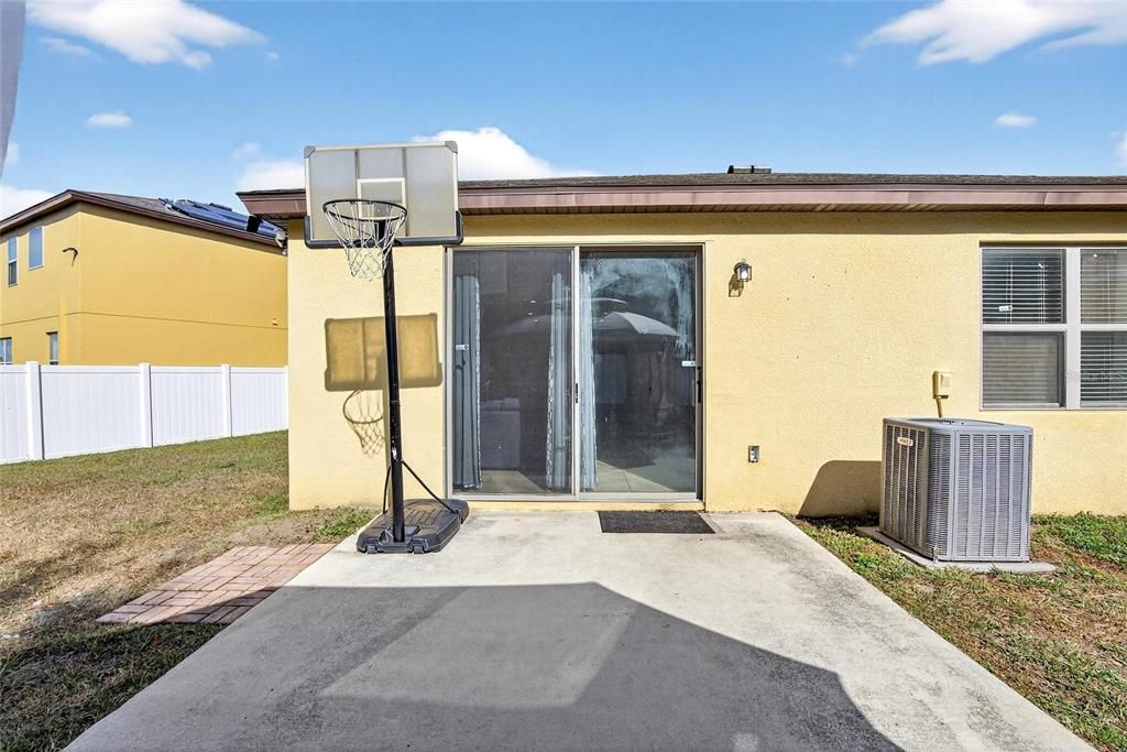 For Rent: $2,450 (3 beds, 2 baths, 2058 Square Feet)