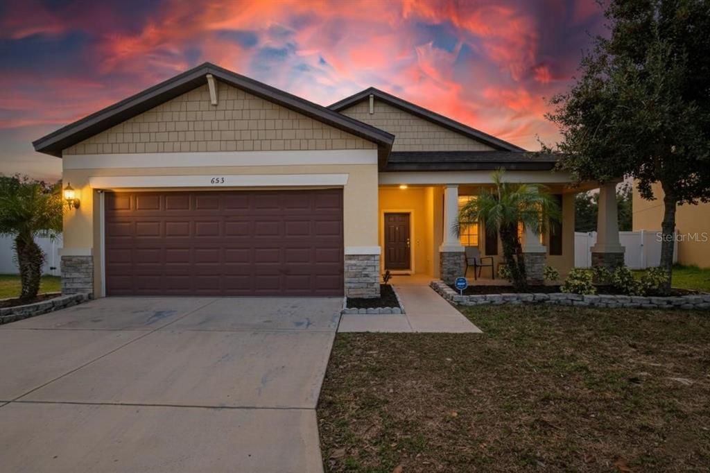 For Rent: $2,450 (3 beds, 2 baths, 2058 Square Feet)