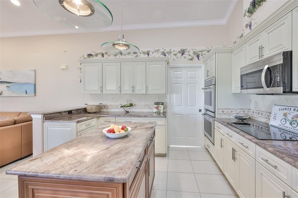 For Sale: $545,000 (3 beds, 2 baths, 2113 Square Feet)