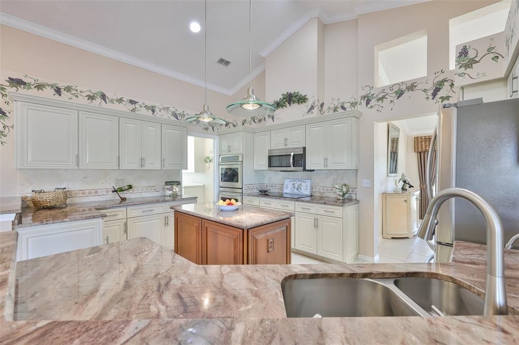 For Sale: $545,000 (3 beds, 2 baths, 2113 Square Feet)