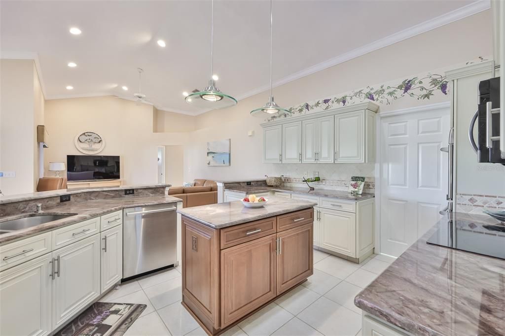 For Sale: $545,000 (3 beds, 2 baths, 2113 Square Feet)