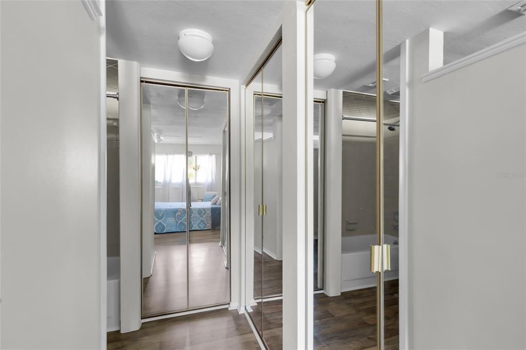 合同活跃: $1,350 (3 贝兹, 2 浴室, 1029 平方英尺)