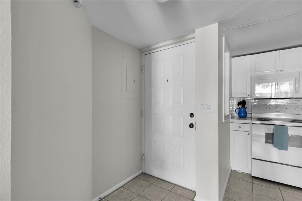 合同活跃: $1,350 (3 贝兹, 2 浴室, 1029 平方英尺)