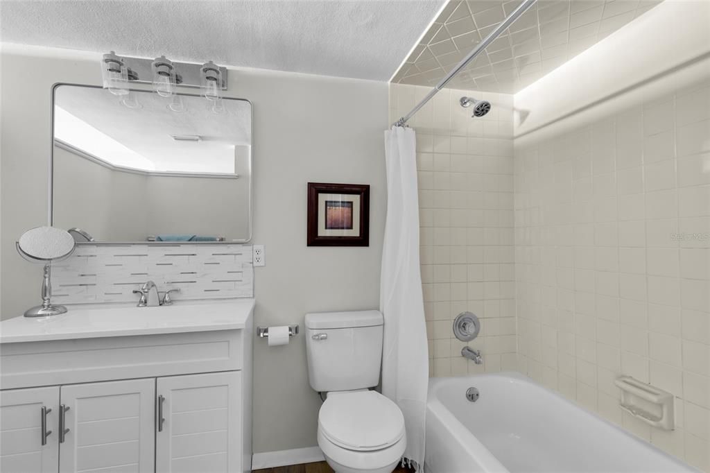 合同活跃: $1,350 (3 贝兹, 2 浴室, 1029 平方英尺)