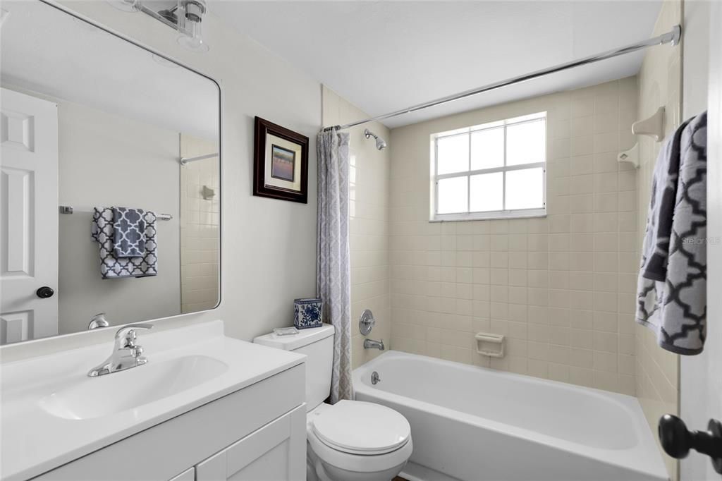 合同活跃: $1,350 (3 贝兹, 2 浴室, 1029 平方英尺)