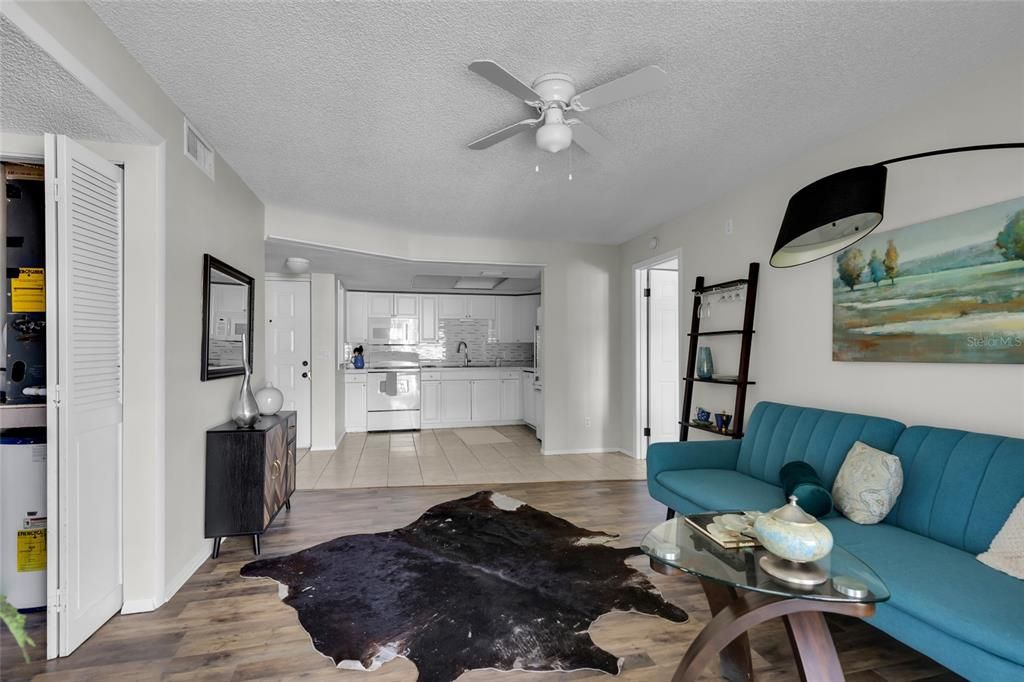 合同活跃: $1,350 (3 贝兹, 2 浴室, 1029 平方英尺)