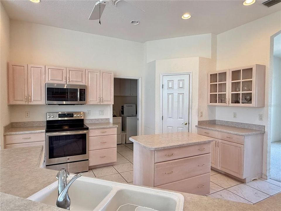 待售: $425,000 (3 贝兹, 2 浴室, 2391 平方英尺)