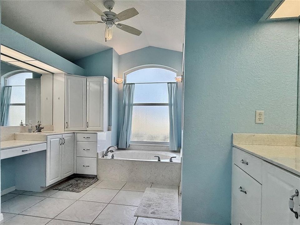 待售: $425,000 (3 贝兹, 2 浴室, 2391 平方英尺)