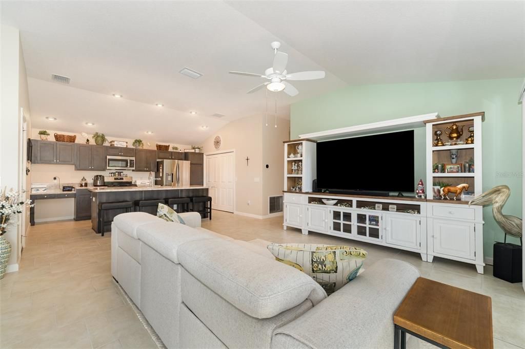 For Sale: $349,000 (3 beds, 2 baths, 1440 Square Feet)