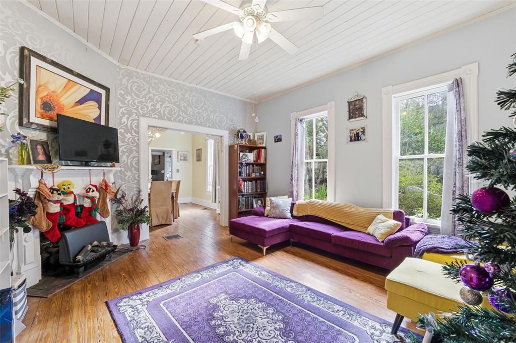 На продажу: $425,000 (4 спален, 2 ванн, 1751 Квадратных фут)