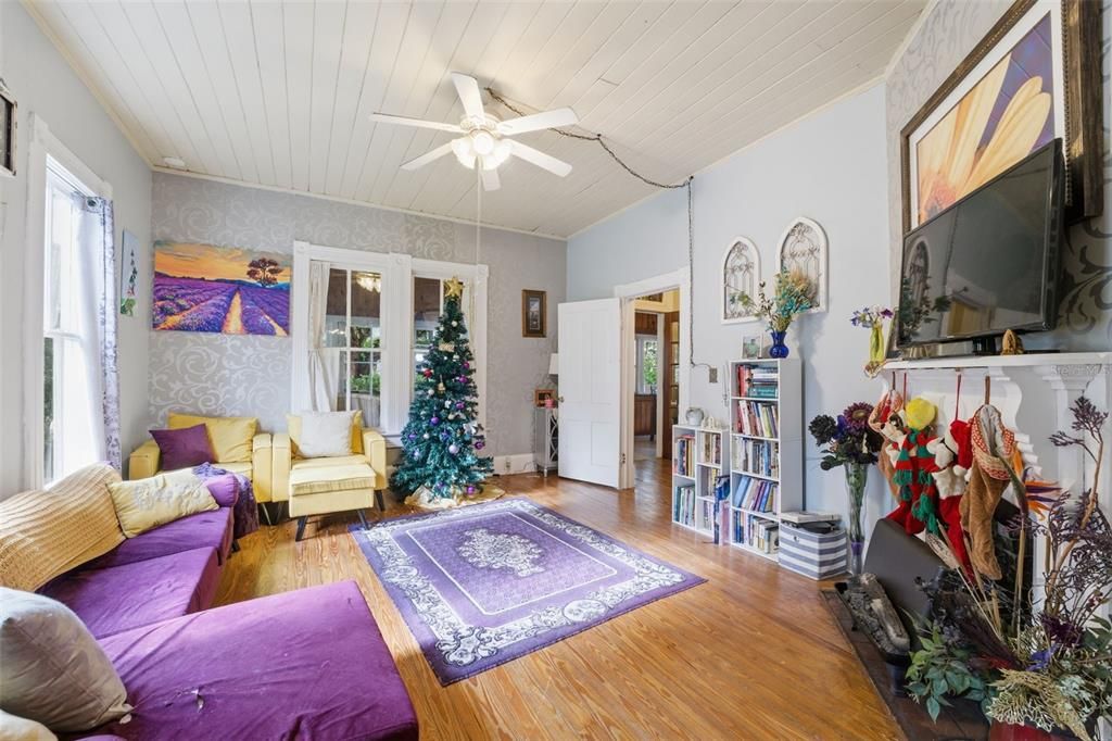 На продажу: $425,000 (4 спален, 2 ванн, 1751 Квадратных фут)