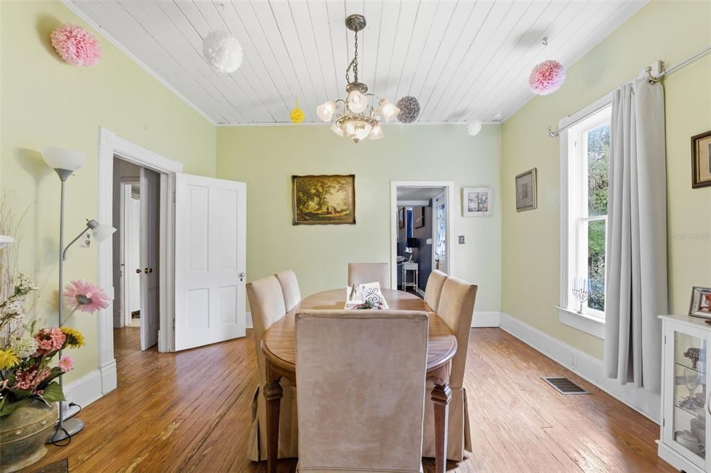 На продажу: $425,000 (4 спален, 2 ванн, 1751 Квадратных фут)