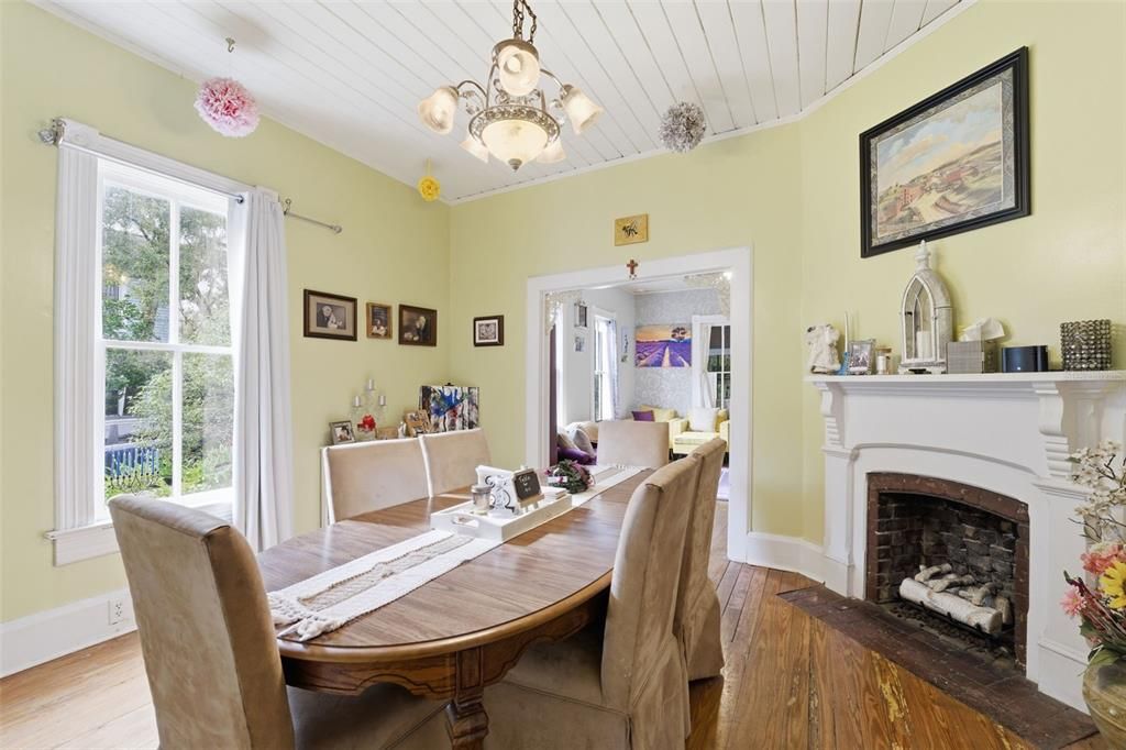 На продажу: $425,000 (4 спален, 2 ванн, 1751 Квадратных фут)