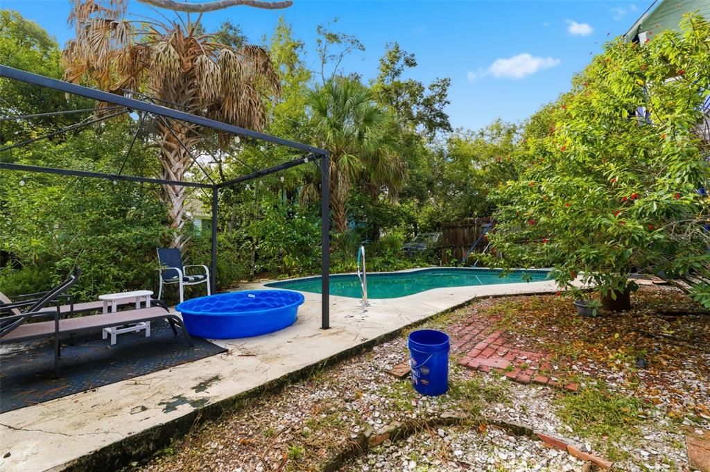 На продажу: $425,000 (4 спален, 2 ванн, 1751 Квадратных фут)