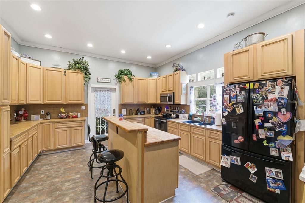 На продажу: $425,000 (4 спален, 2 ванн, 1751 Квадратных фут)