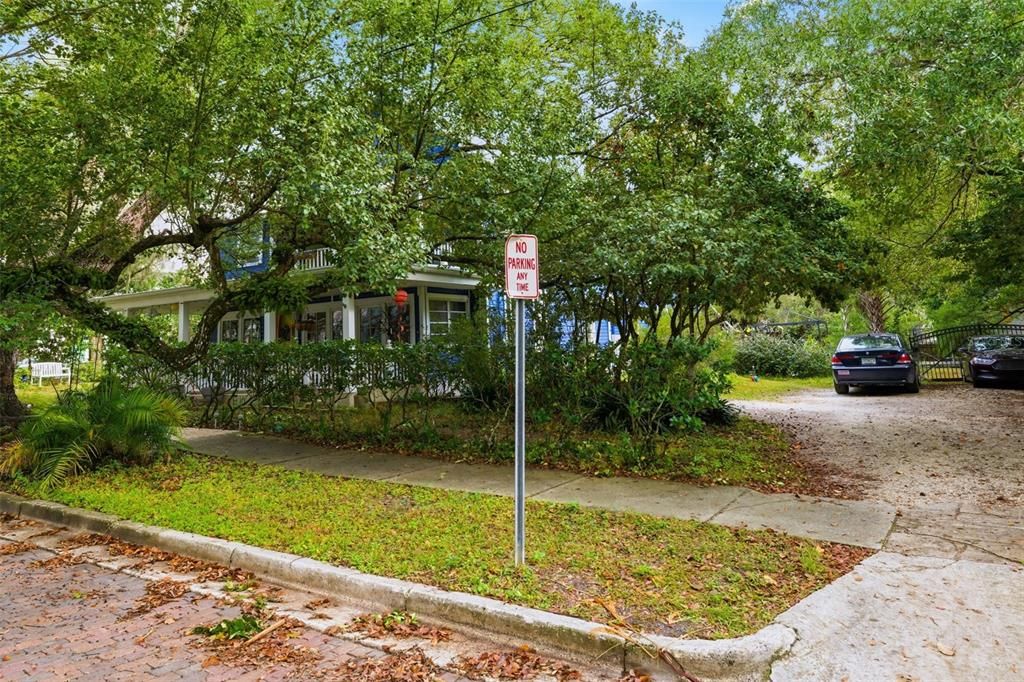 На продажу: $425,000 (4 спален, 2 ванн, 1751 Квадратных фут)