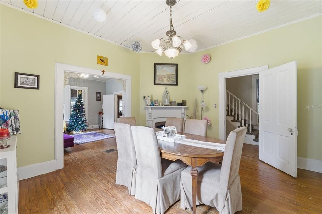 На продажу: $425,000 (4 спален, 2 ванн, 1751 Квадратных фут)