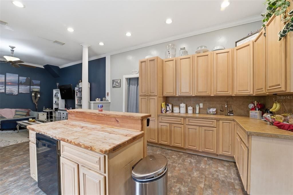 На продажу: $425,000 (4 спален, 2 ванн, 1751 Квадратных фут)