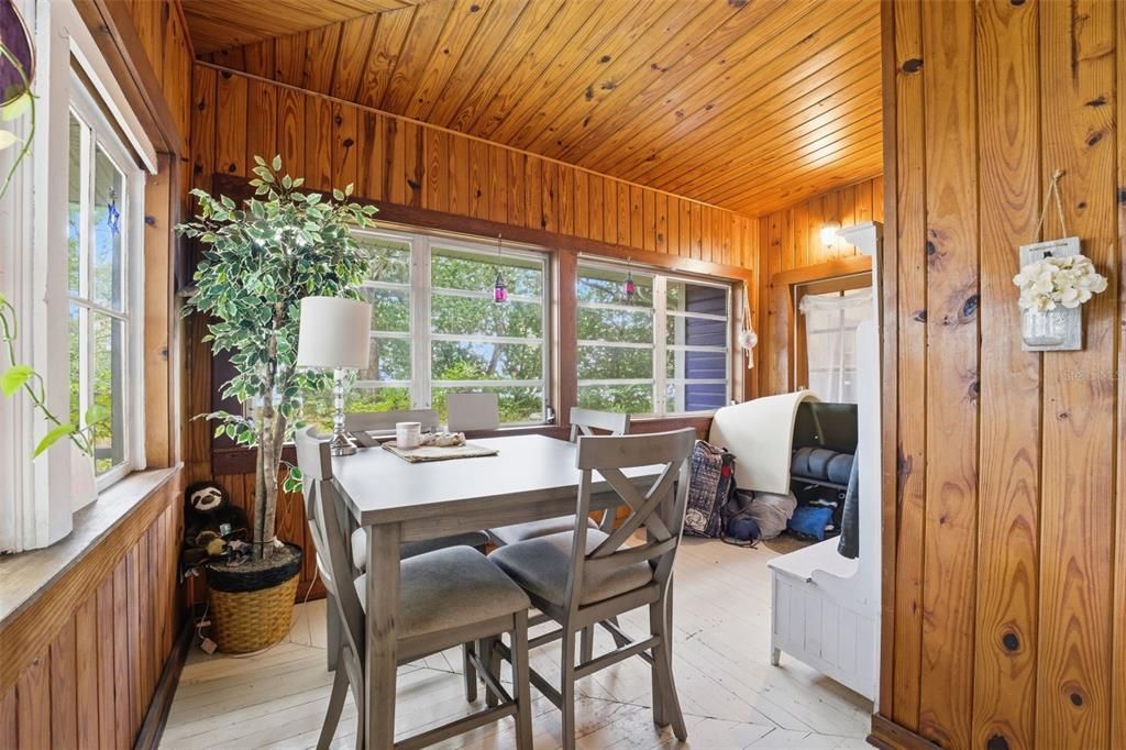 На продажу: $425,000 (4 спален, 2 ванн, 1751 Квадратных фут)