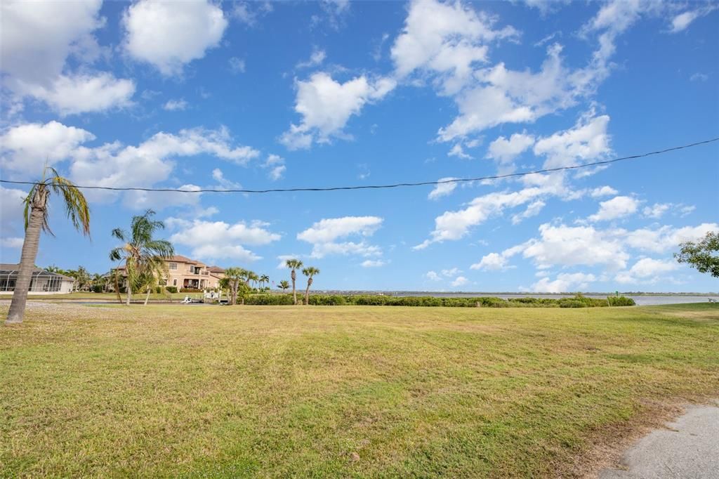 En Venta: $395,000 (0.49 acres)