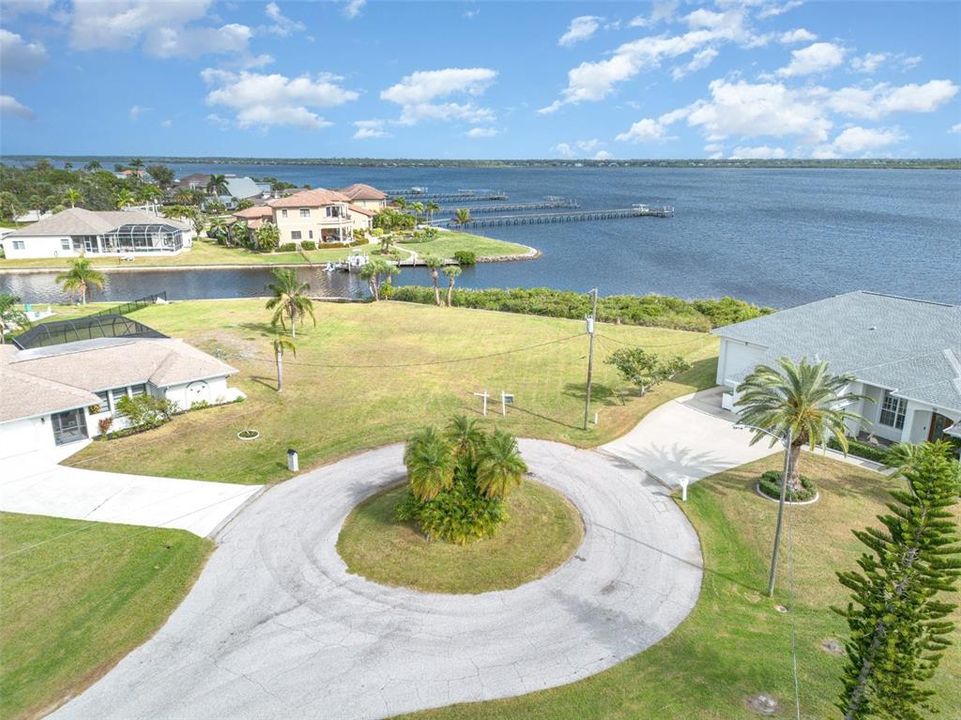 En Venta: $395,000 (0.49 acres)