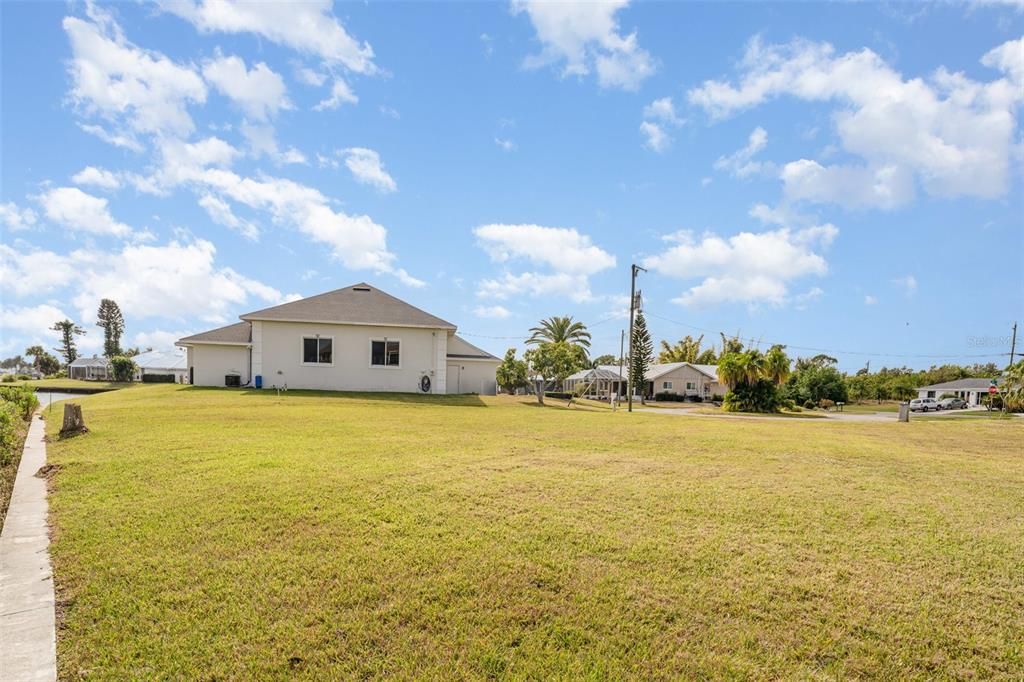 En Venta: $395,000 (0.49 acres)