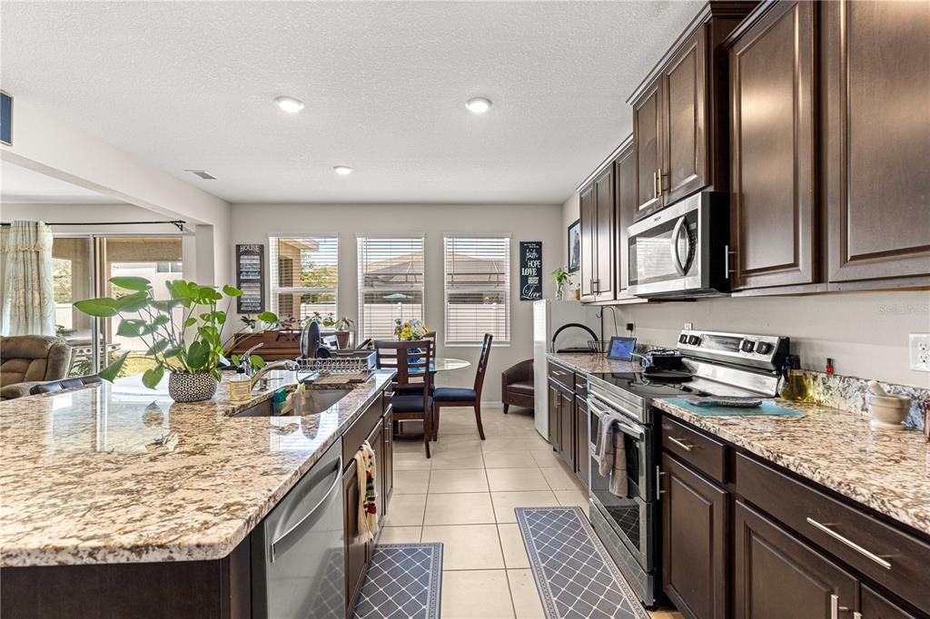 В аренду: $3,300 (5 спален, 4 ванн, 4070 Квадратных фут)