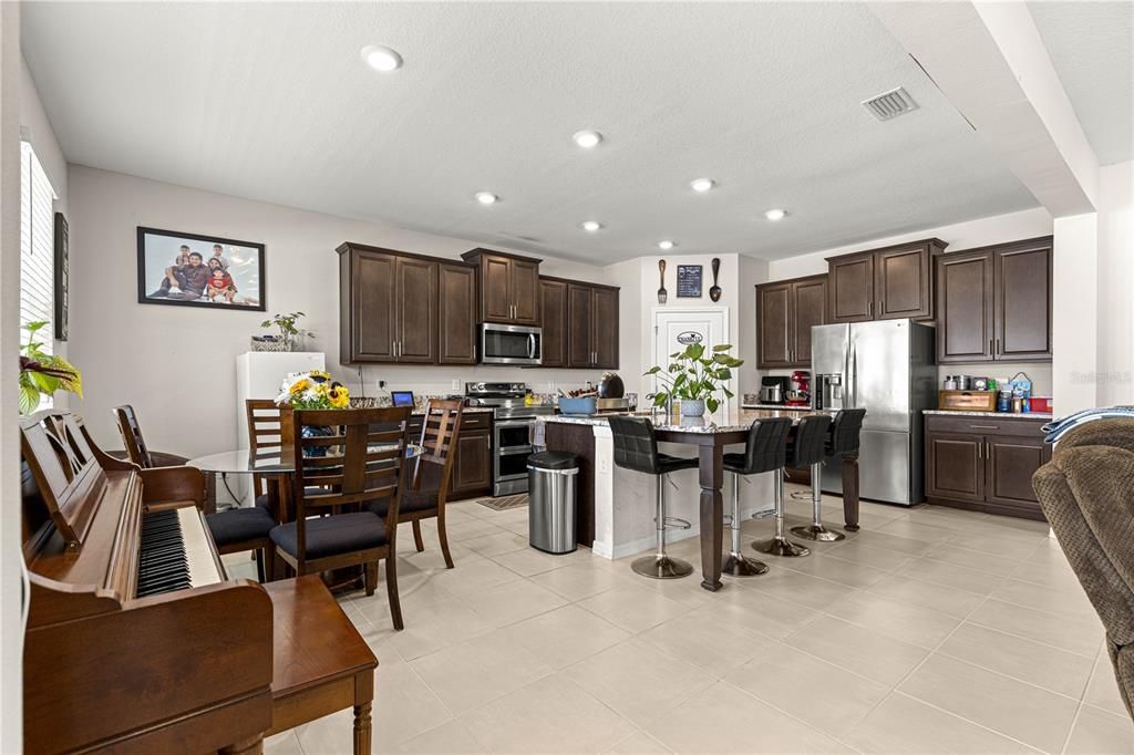 В аренду: $3,300 (5 спален, 4 ванн, 4070 Квадратных фут)