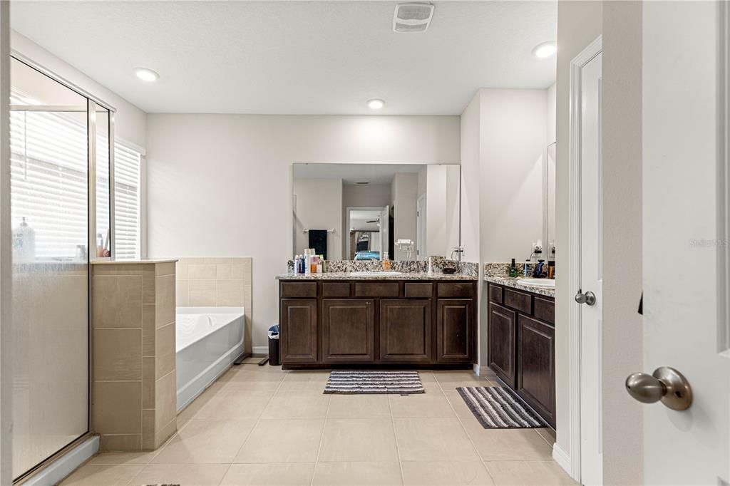 В аренду: $3,300 (5 спален, 4 ванн, 4070 Квадратных фут)