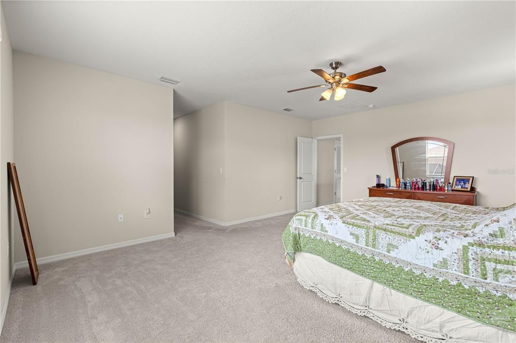 В аренду: $3,300 (5 спален, 4 ванн, 4070 Квадратных фут)