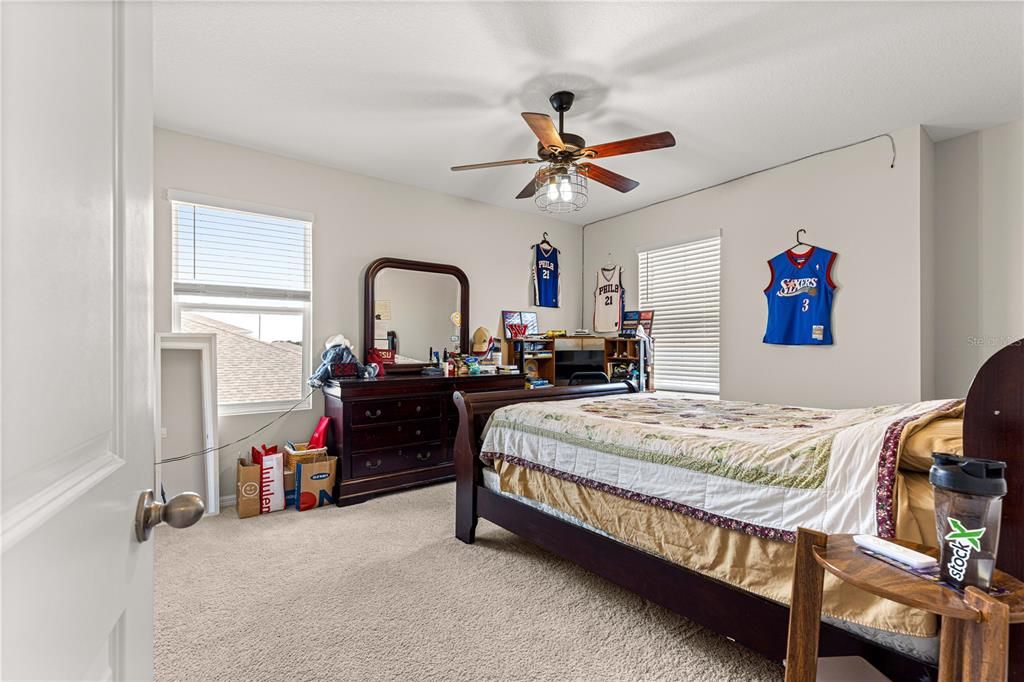 В аренду: $3,300 (5 спален, 4 ванн, 4070 Квадратных фут)