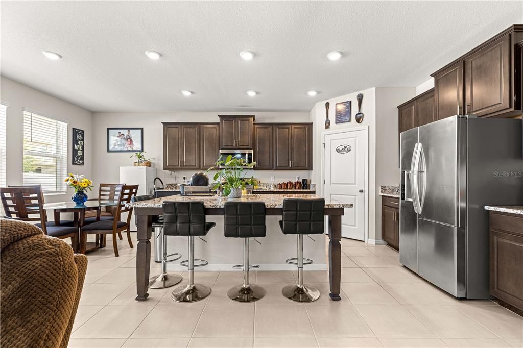 В аренду: $3,300 (5 спален, 4 ванн, 4070 Квадратных фут)