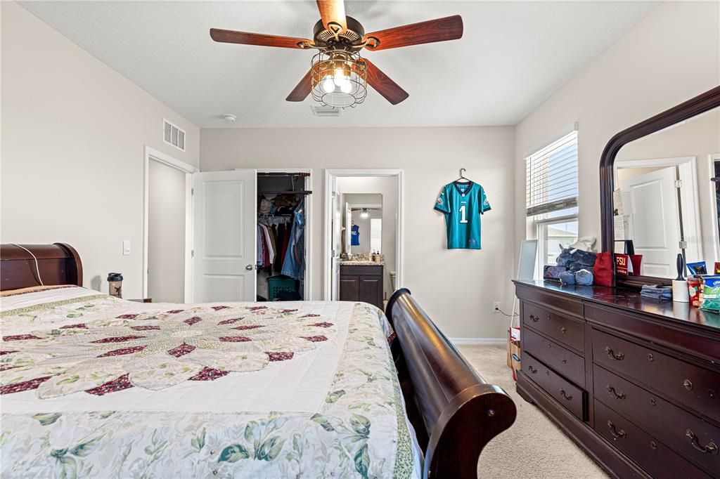 В аренду: $3,300 (5 спален, 4 ванн, 4070 Квадратных фут)