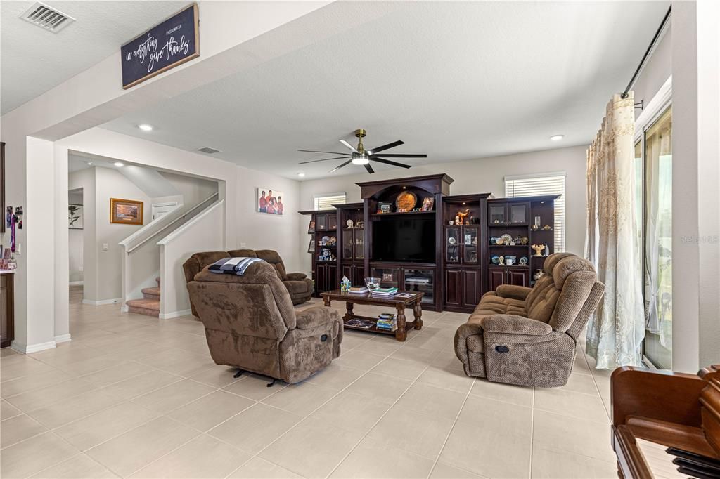 В аренду: $3,300 (5 спален, 4 ванн, 4070 Квадратных фут)